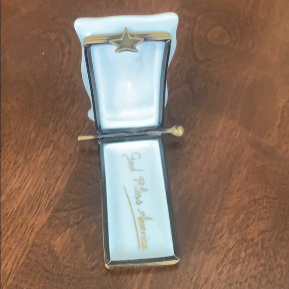 *SOLD* American Flag Limoges Box - Picture 8 of 8